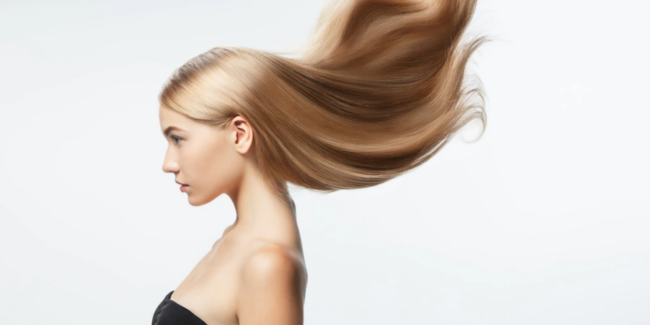 Una mujer con el cabello largo Descripción generada automáticamente con confianza media