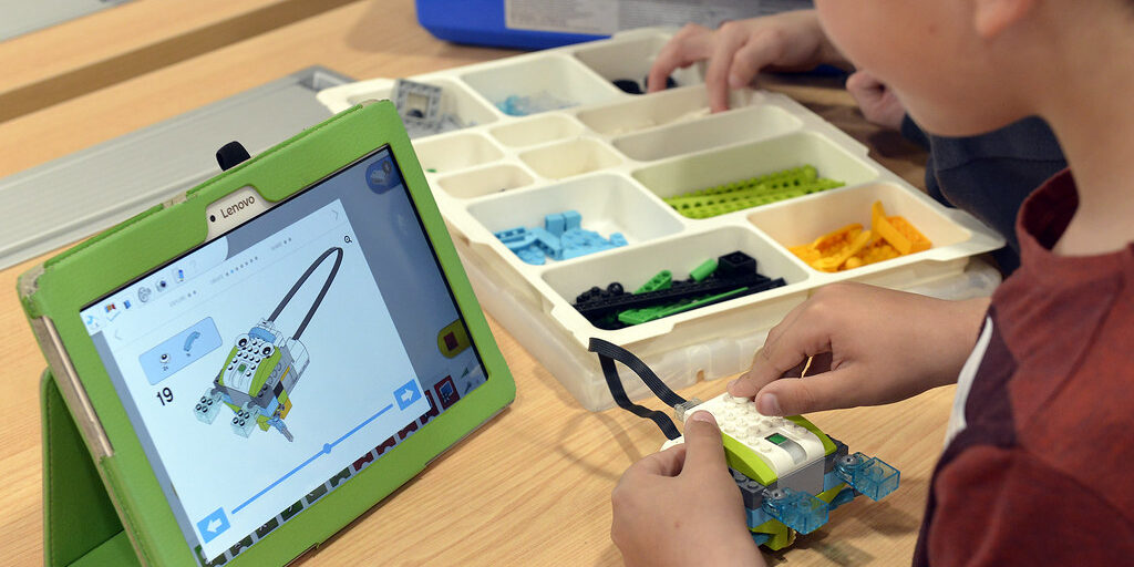 Plataforma de hardware de bajo costo para robótica educativa Plataforma de hardware de bajo costo para robótica educativa