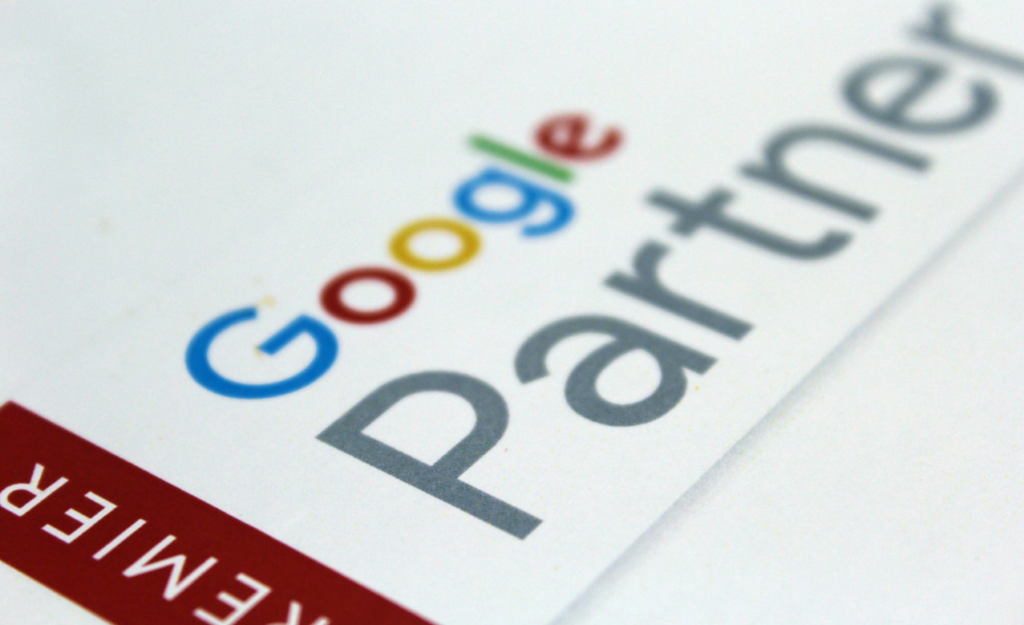 La agencia que contrates debe pertenecer a Google Partners