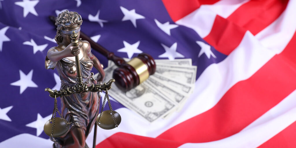 ¿Cómo encontrar abogados en los EEUU?